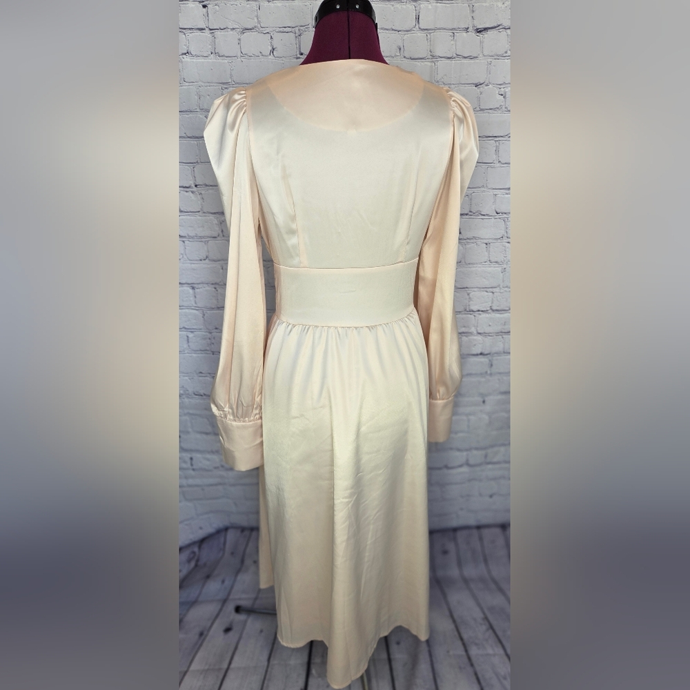 Elegant Cream Button-Down Dress - Picture 4 of 5
